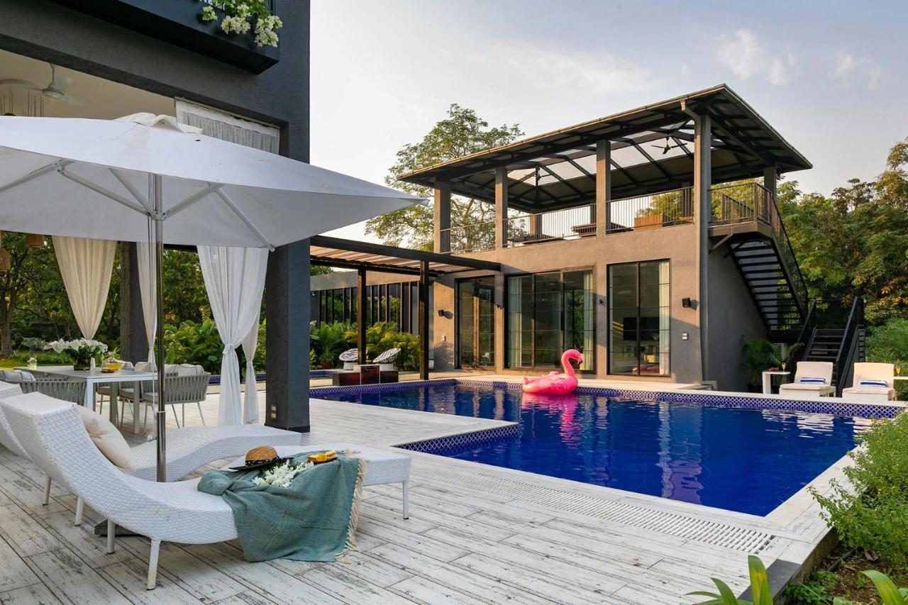 Stayvista At The Charcoal Villa Luxury Collection Alībāg Dış mekan fotoğraf