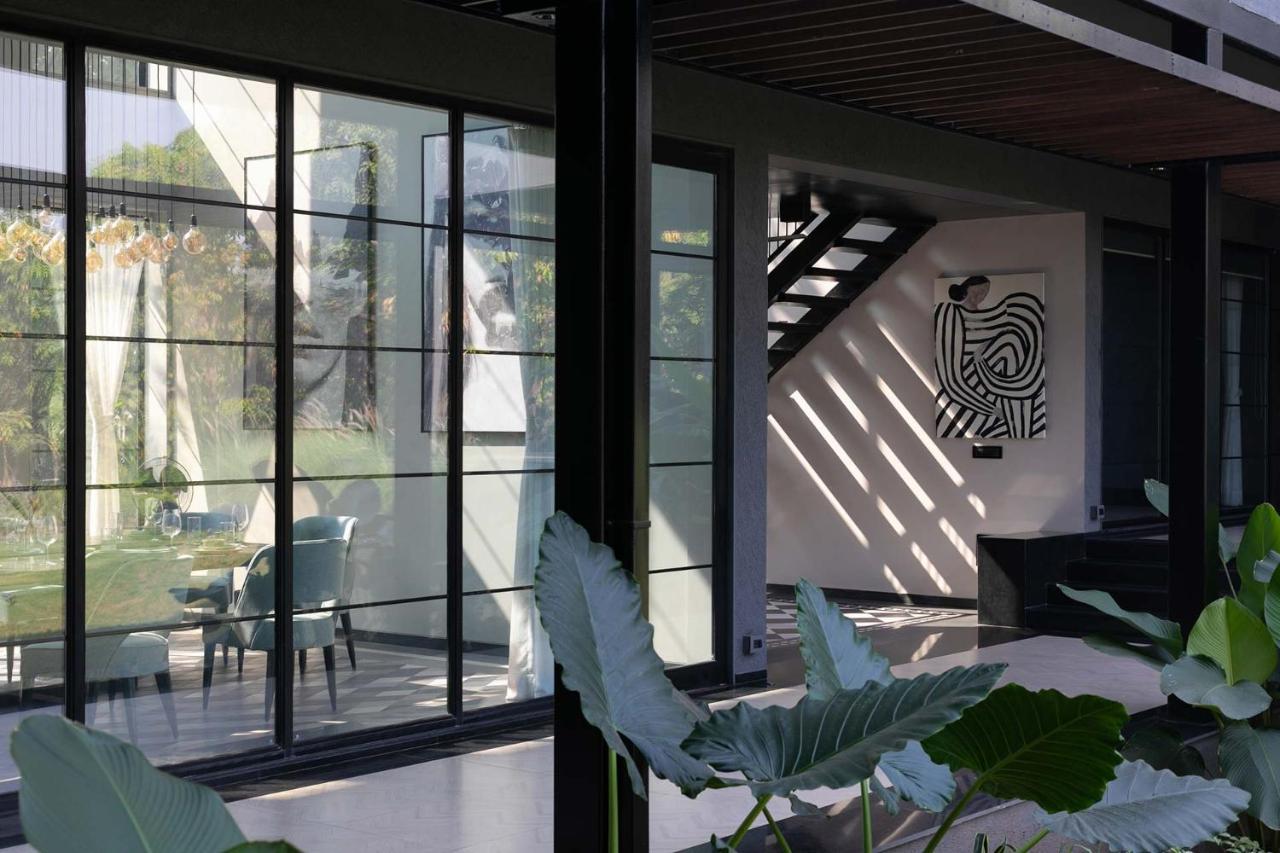 Stayvista At The Charcoal Villa Luxury Collection Alībāg Dış mekan fotoğraf
