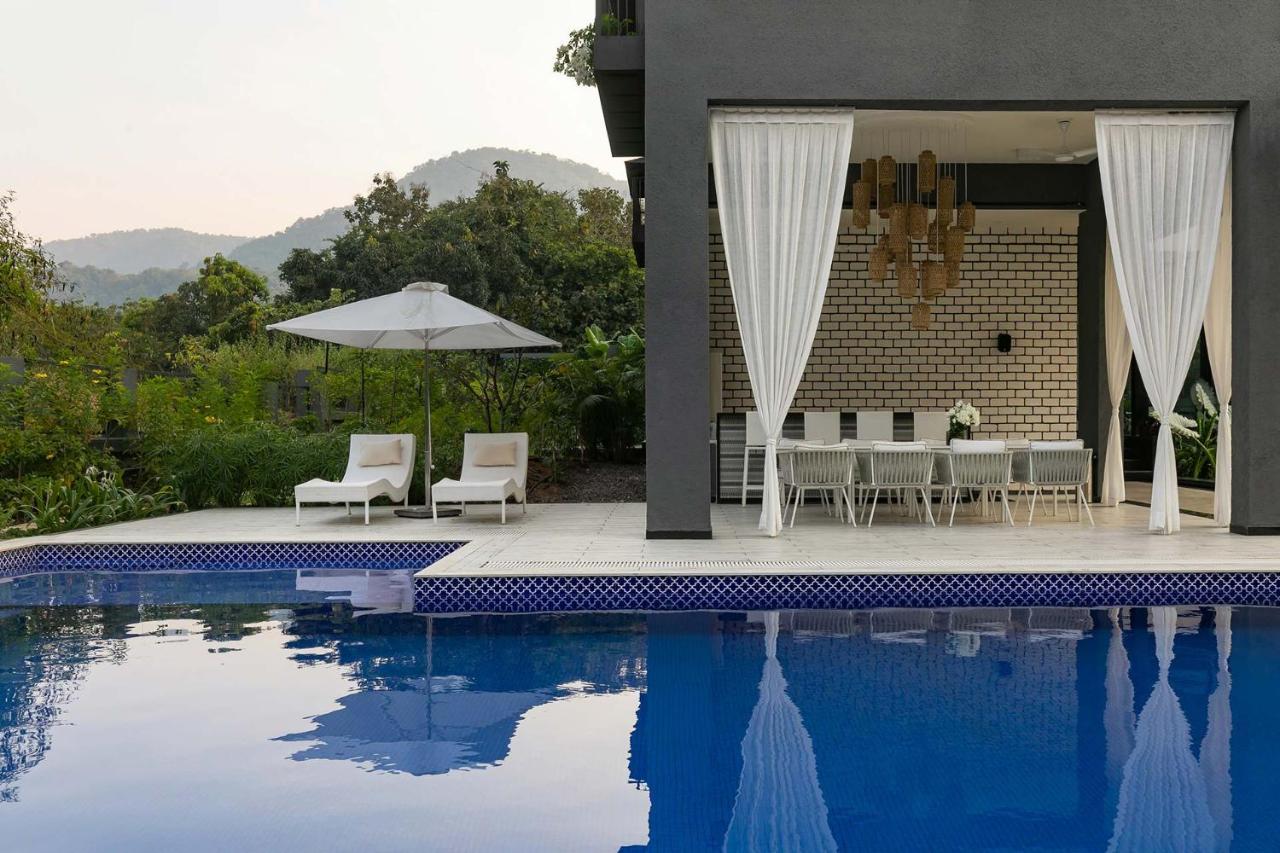 Stayvista At The Charcoal Villa Luxury Collection Alībāg Dış mekan fotoğraf