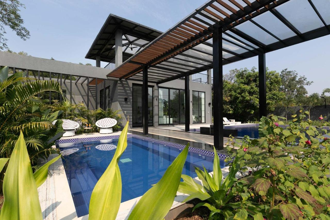 Stayvista At The Charcoal Villa Luxury Collection Alībāg Dış mekan fotoğraf