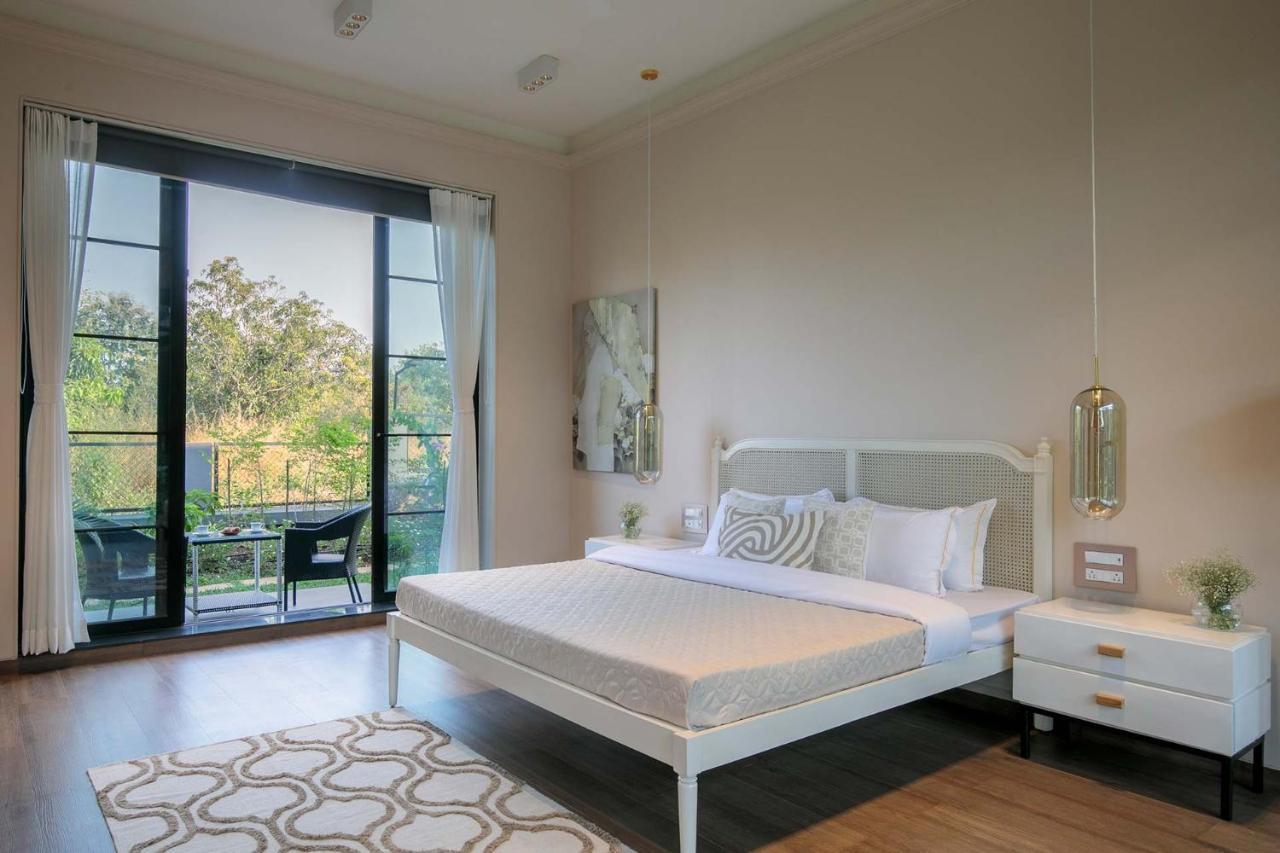 Stayvista At The Charcoal Villa Luxury Collection Alībāg Dış mekan fotoğraf